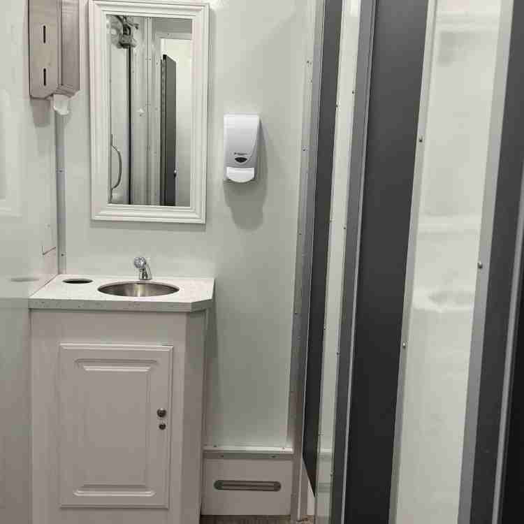 RT 8 Station Shower Mens Sink